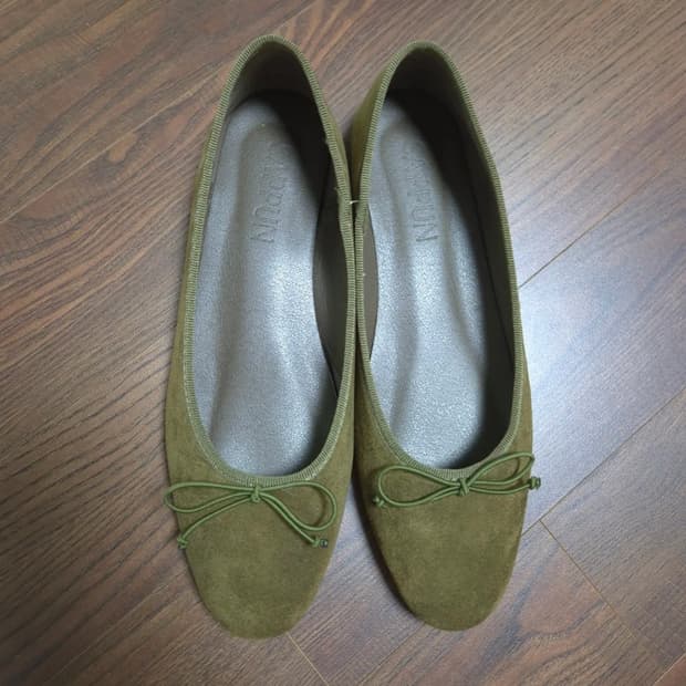 앤슬리 리본 플랫슈즈 올리브(250)