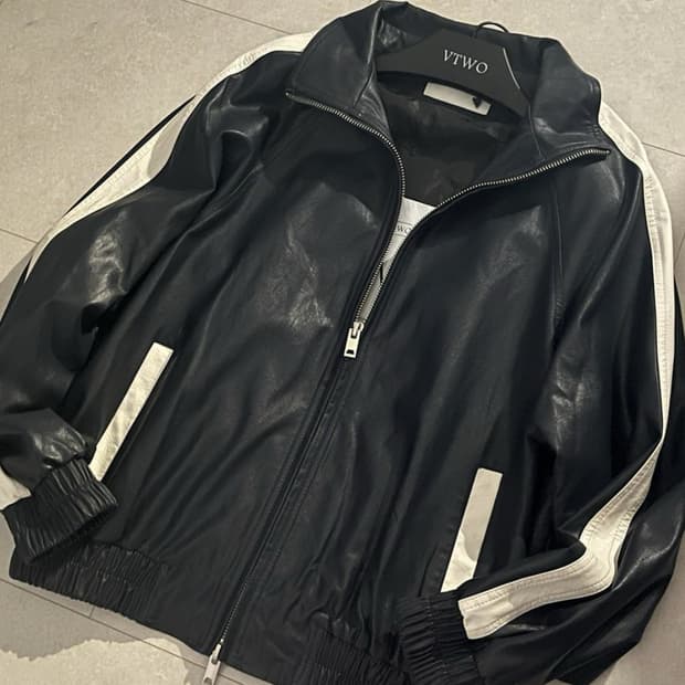 VTWO 블랙 레더 자켓 
