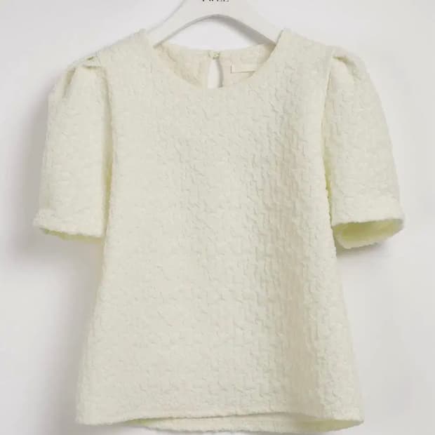 (새상품) 롤링 퍼프 반팔 블라우스 크림 FREE