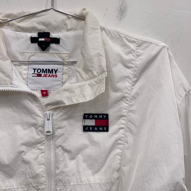 타미 진스 와펜로고 하이넥 크롭 바람막이