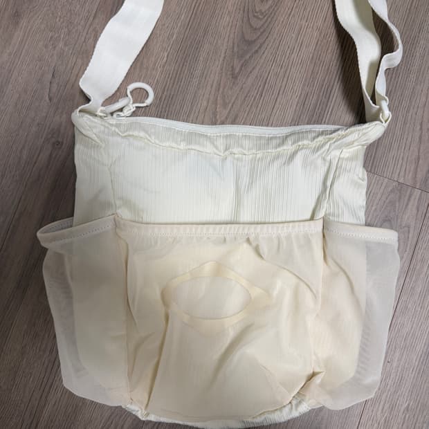 미스치프 매쉬 크로스백 아이보리