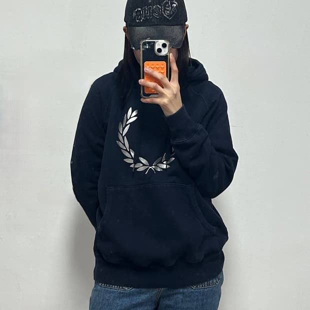 프레드페리 월계수 빅로고 후드티 네이비