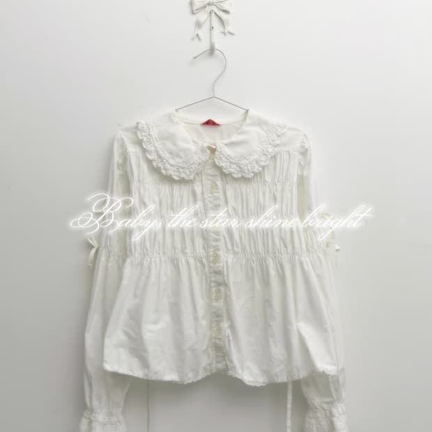 화이트 프릴 디테일 블라우스
