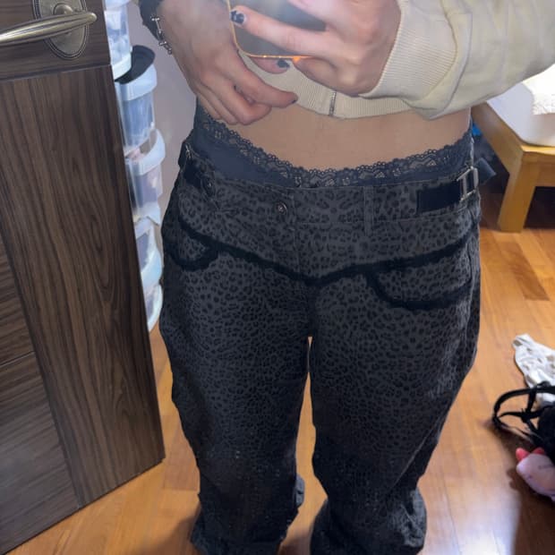 셋업이엑스이 LEOPARD LACE PANTS / CHARCOAL 
