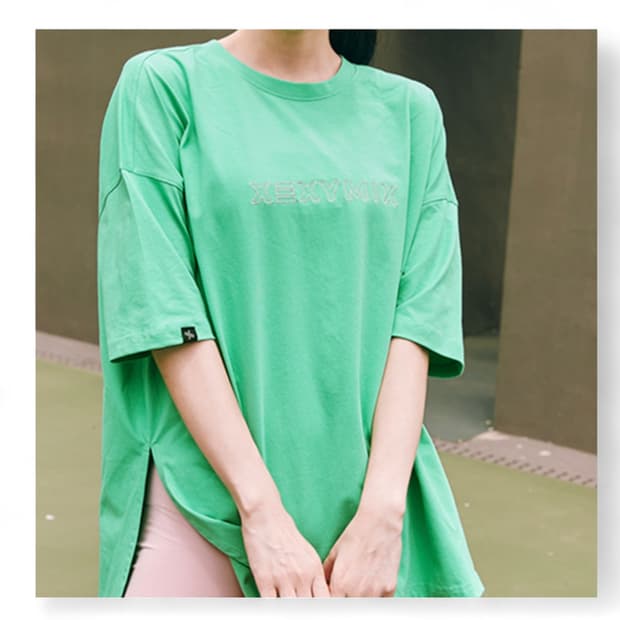 [새상품] 젝시믹스 자수 레터링 오버핏 티셔츠 그린빈