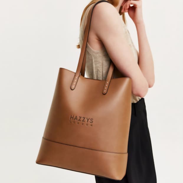 헤지스 로고 가죽 숄더백