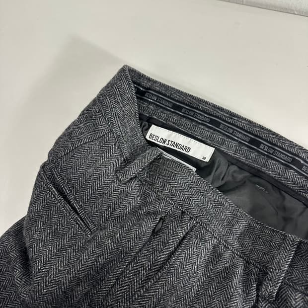 30 비슬로우 레귤러핏 원턱 헤링본 울 슬랙스