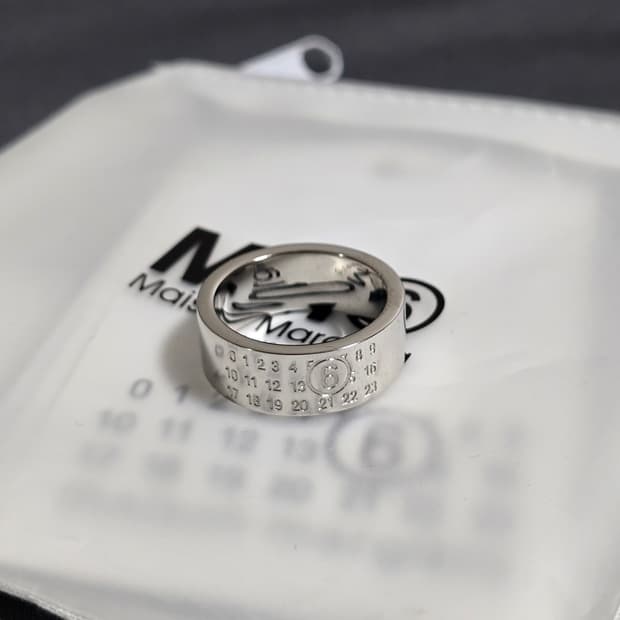메종 마르지엘라 MM6 넘버링 반지