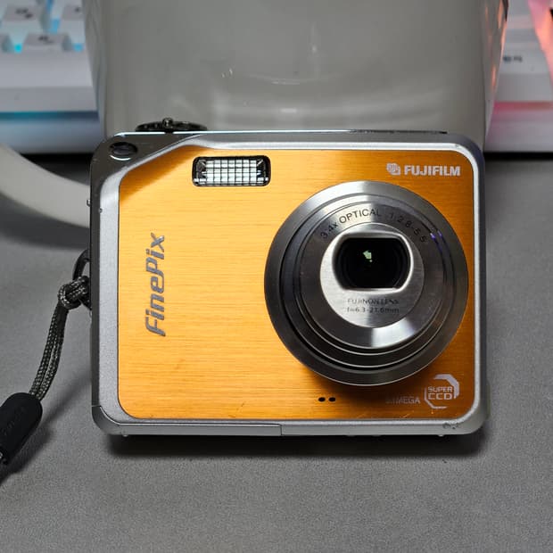 후지필름 파인픽스 v10 오렌지 디카