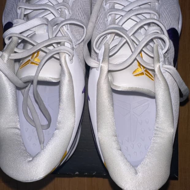 코비 8 프로트로 화이트 코트퍼플 