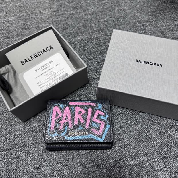 발렌시아가 그레피티 컴팩트 지갑 