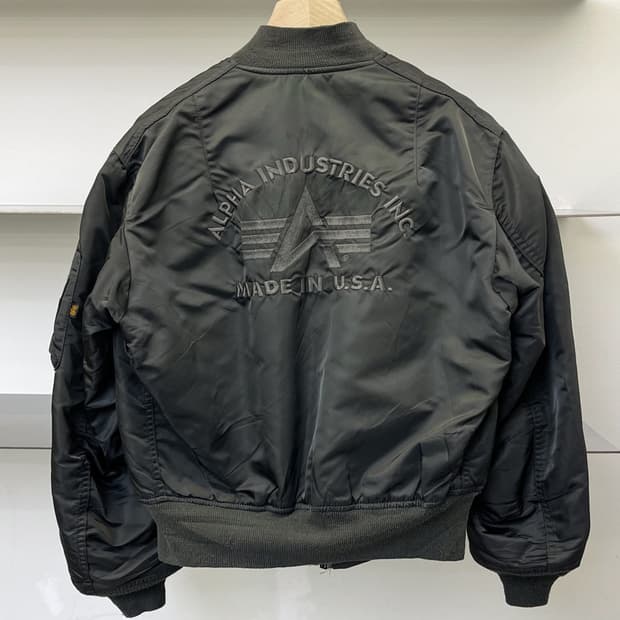 알파 인더스트리 U.S.A.F 플라이트 Ma-1 자켓