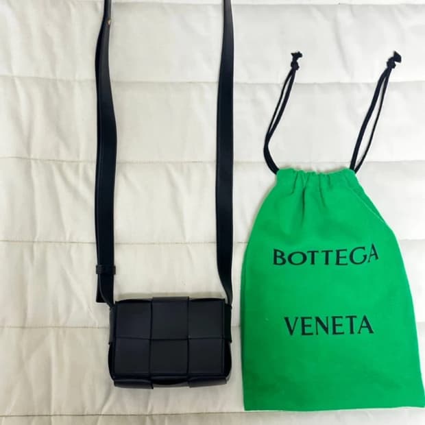 보테가베네타 미니백 블랙