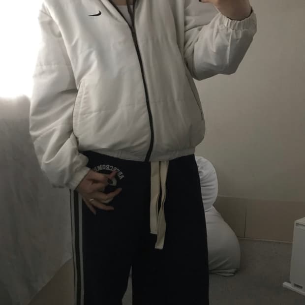 나이키 00s 검흰 리버시블 패딩