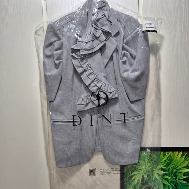 (타임세일)(새상품)DINT 딘트 잔체크 프릴 블라우스 자켓