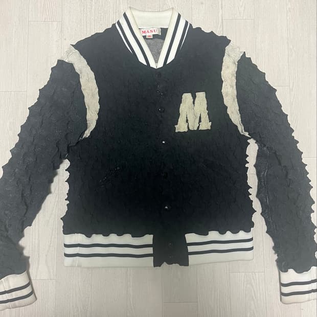 22aw 스파이키 스타디움 자켓