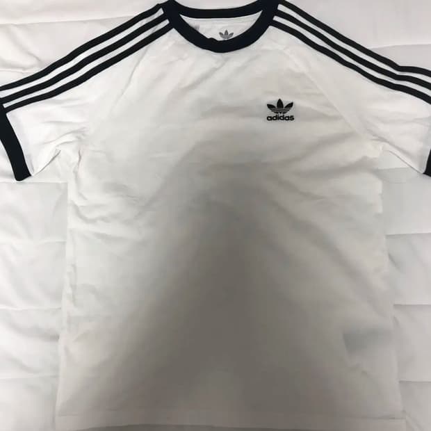 아디다스 삼선 반팔티 링거티