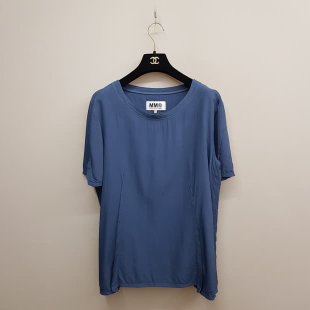 MM6 메종 마르지엘라 블루 라운드넥 실크 블라우스 IT 44사이즈
