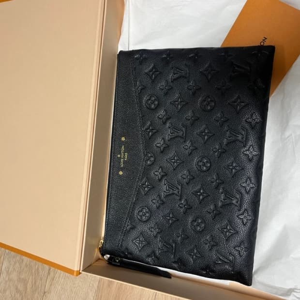 루이비통 앙프렝뜨 클러치 블랙 