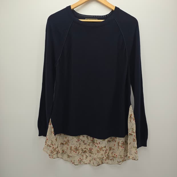 써스데이아일랜드 네이비 꽃무늬 레이어드 니트