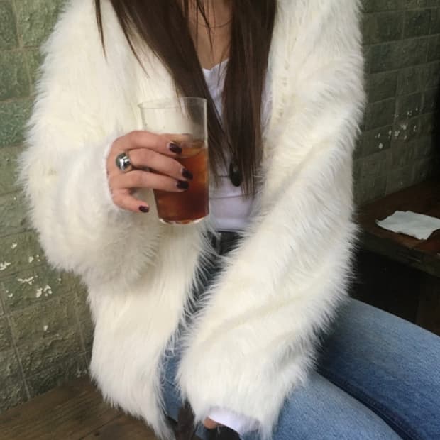 누즈(nuese) 베리 퍼 가디건 - 아이보리