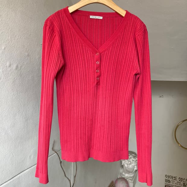 브이넥 버튼 골지 니트
