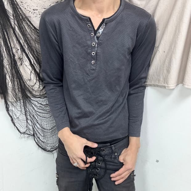 Minimal Y2K Design Button Sleeve