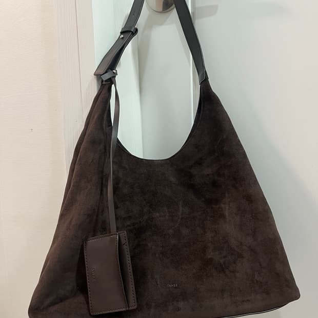 오브히 플럼 스웨이드 호보백 Flume Suede Hobo Bag