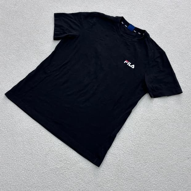 105 휠라 스몰로고 반팔 티셔츠 0320E