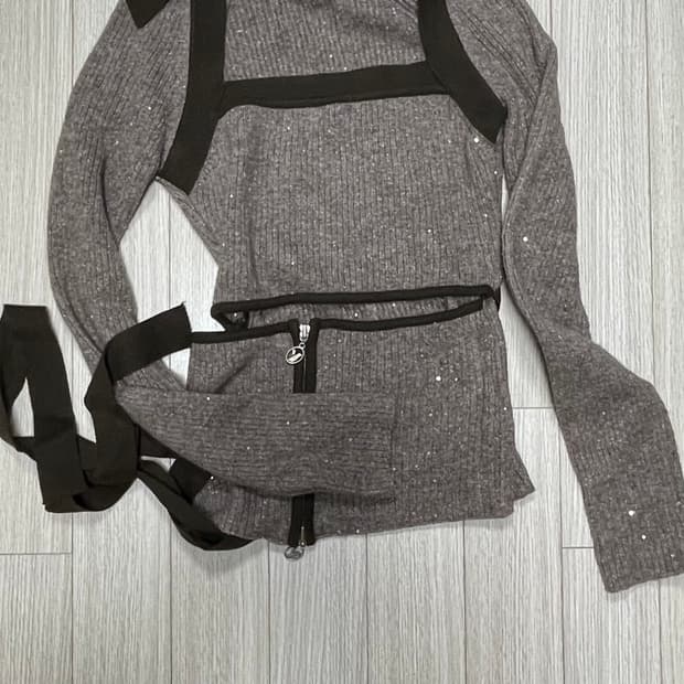 YUSE 브라운 니트