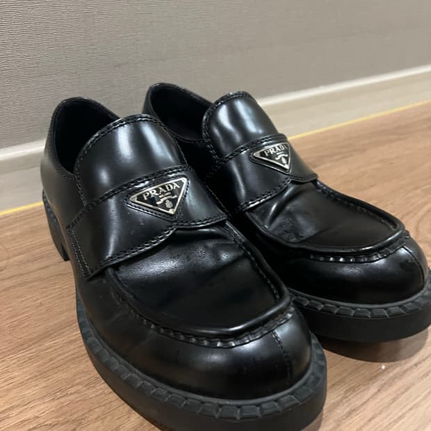 (정품) 프라다 삼각로고 남자로퍼 270