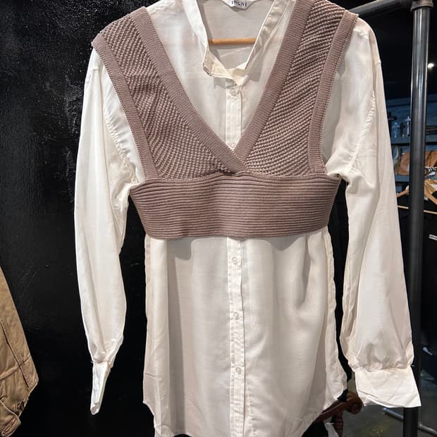 15. INGNI 니트 비스체 & 블라우스 세트