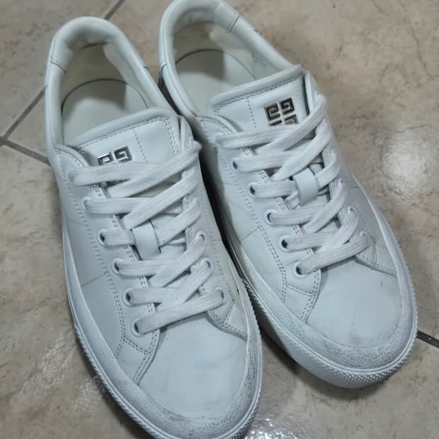 지방시 화이트 스니커즈 36.5 (235mm)