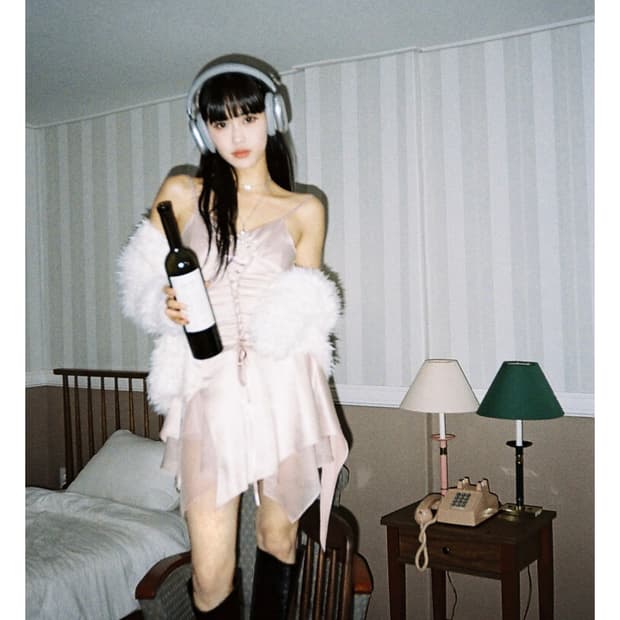 Angelnumber 555 : Satin laceup dress