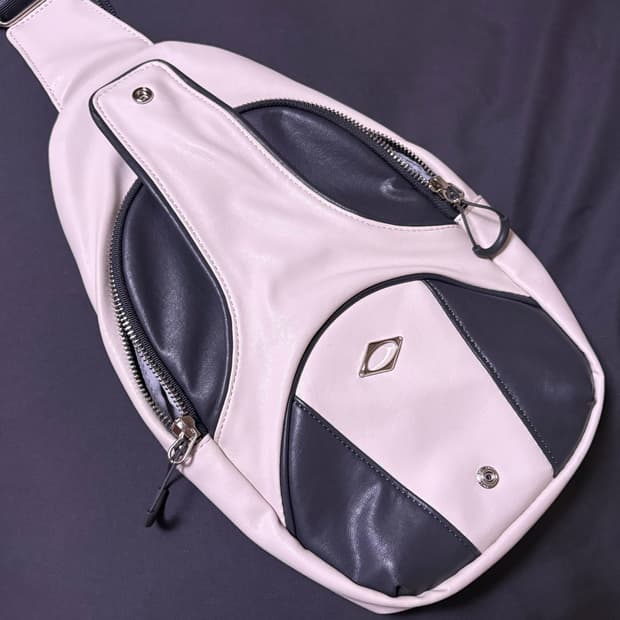 미스치프 폴더블 레더 슬링백 아이보리 차콜