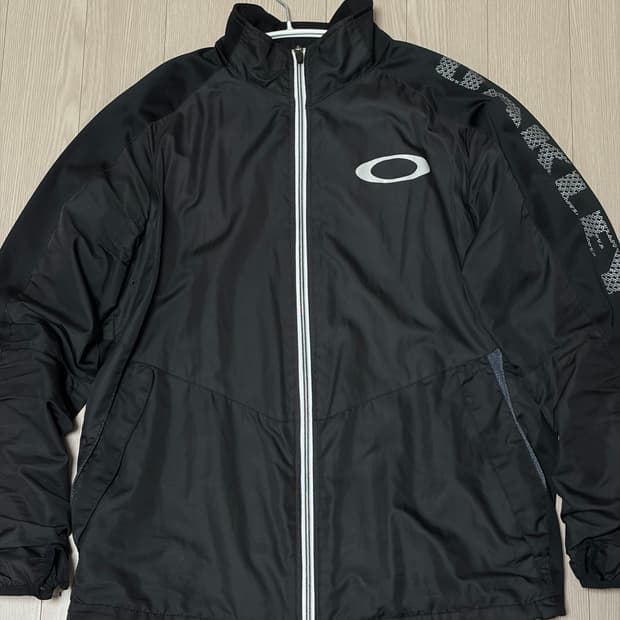 오클리(Oakley) 바람막이