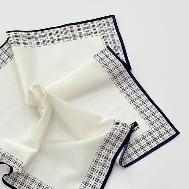 (새상품) burberry /버버리 쁘띠스카프 손수건