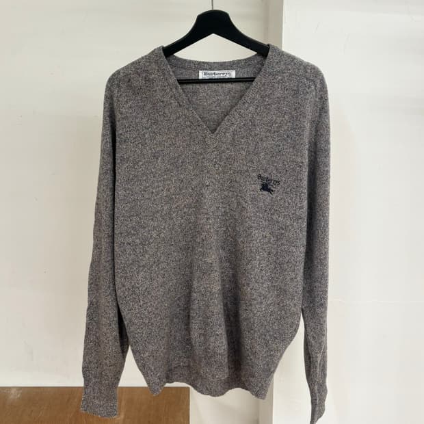 버버리 빈티지 그레이 브이넥 울 니트