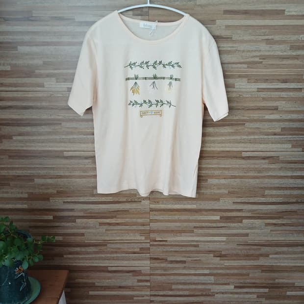 Relievo 자수 아이보리 반팔티