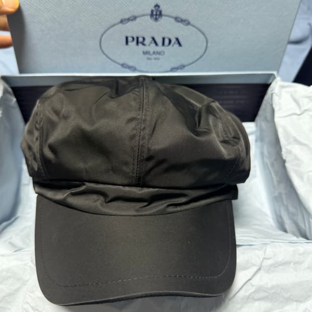 [L] 프라다 뉴스보이캡