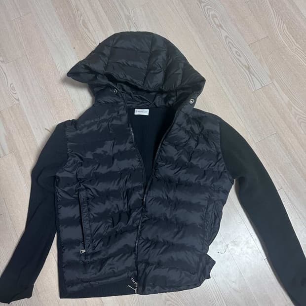 몽클레어 후드니트패딩