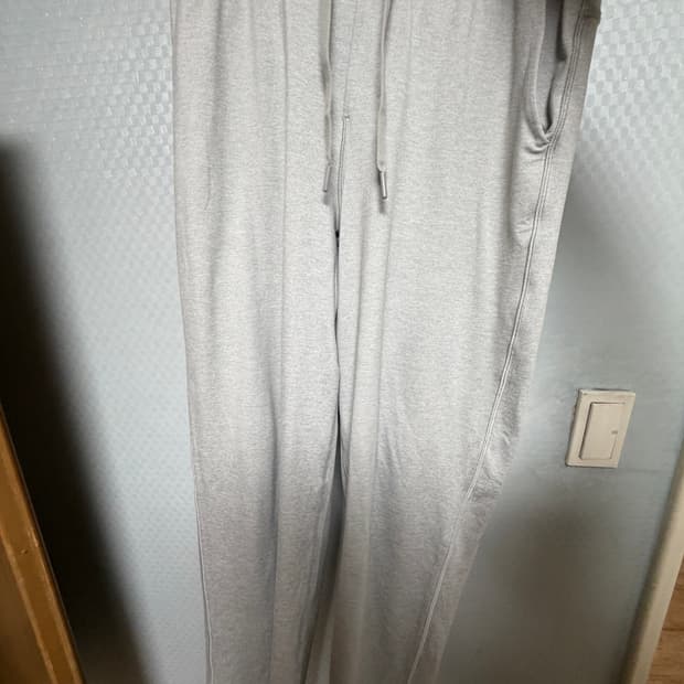 룰루레몬 소프트저지 밝은회색 바지
