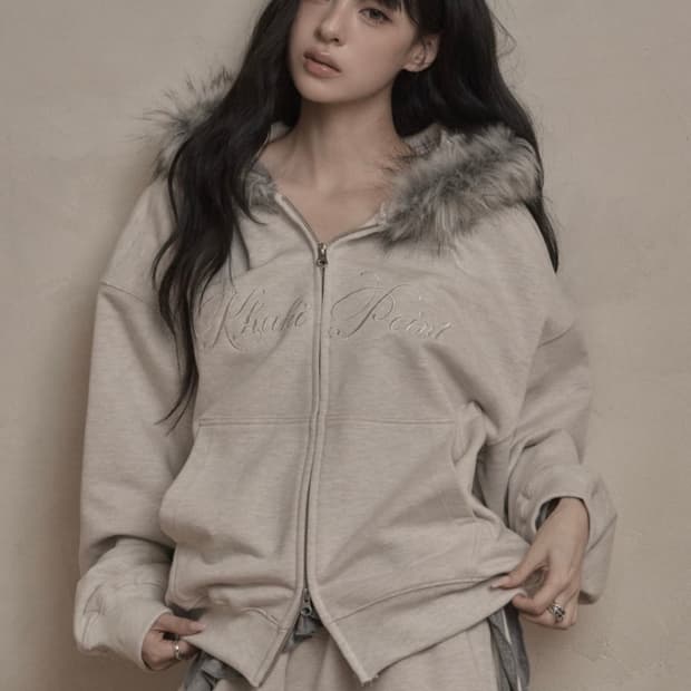 카키포인트 레터링 퍼 후드집업 오트밀