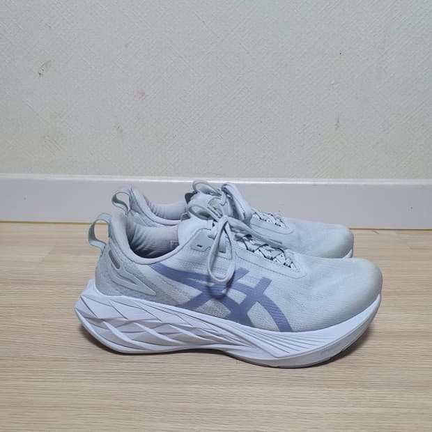 아식스 노바블라스트 4 LE 러닝화 265