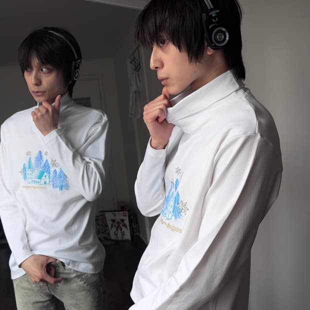 Courrèges "눈 내리는 숲 속의 집" 폴라 슬리브