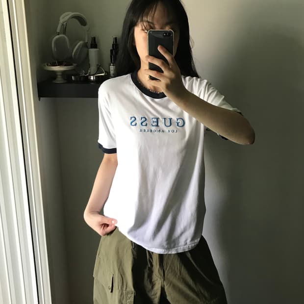 게스 중앙 스펠아웃 자수 로고 링거티