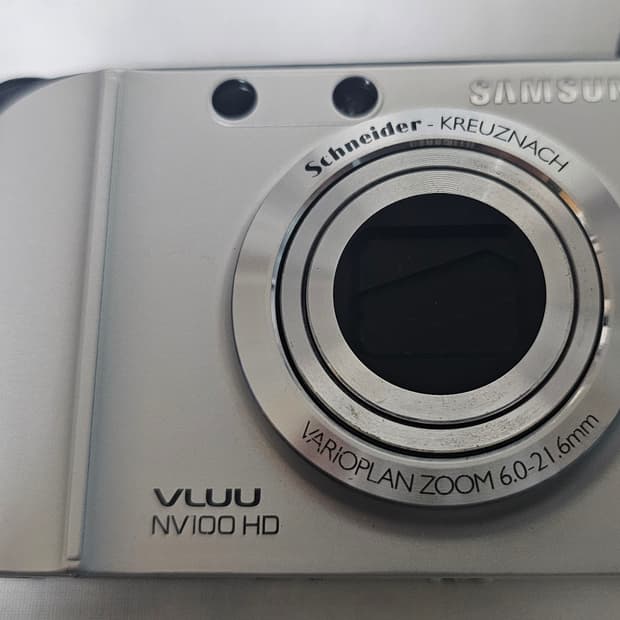 삼성 VLUU NV100 판매합니다 디카 디지털 카메라