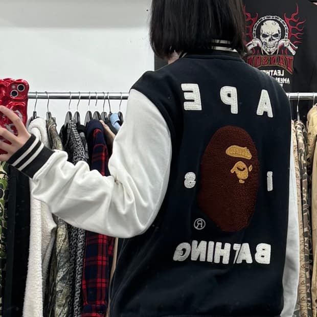 베이프 빅사루 바시티 자켓