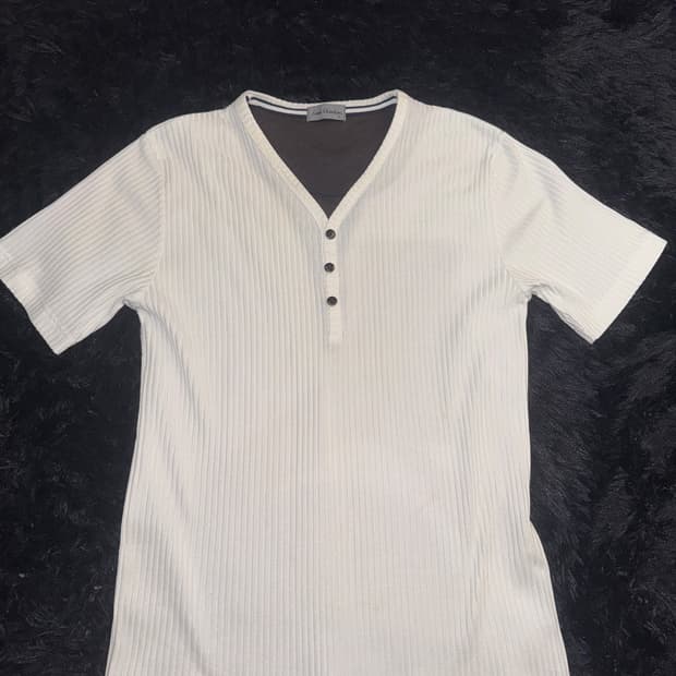 ”Louis charalone“ Henley neck T-shirts