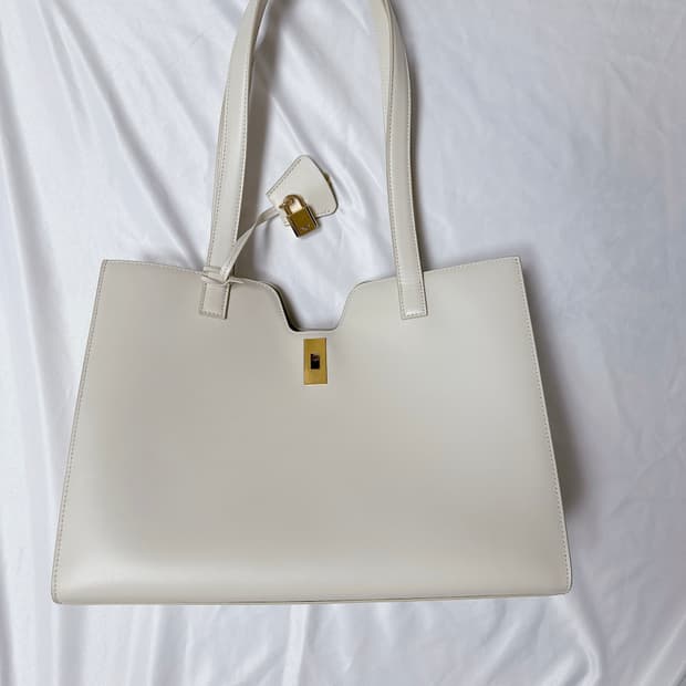 카프스킨 크림컬러 16 인치 숄더백